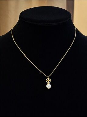 Tory Burch Kira Pearl Pendant necklace
